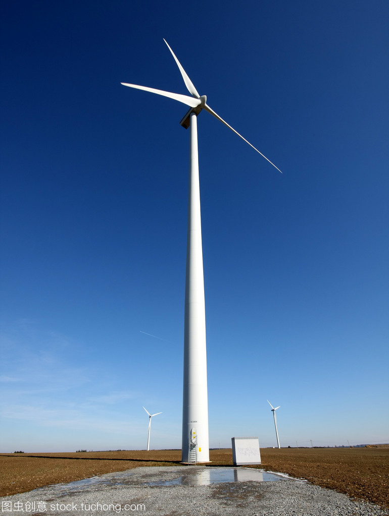 清潔能源雙雄 風(fēng)力發(fā)電與太陽(yáng)能發(fā)電的現(xiàn)狀與前景